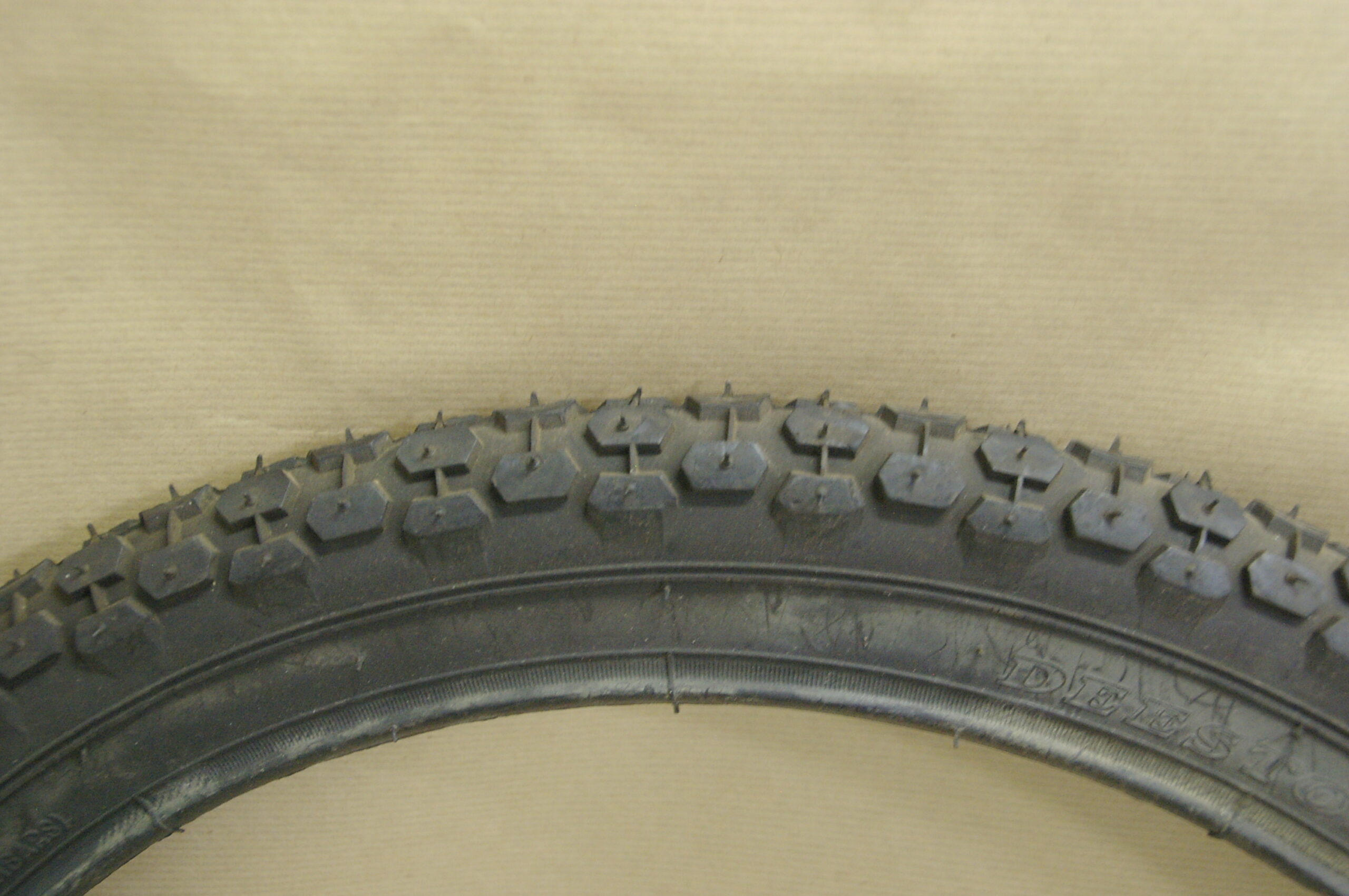 Cubierta economica 54-406 20x2.125 BMX - Imagen 2