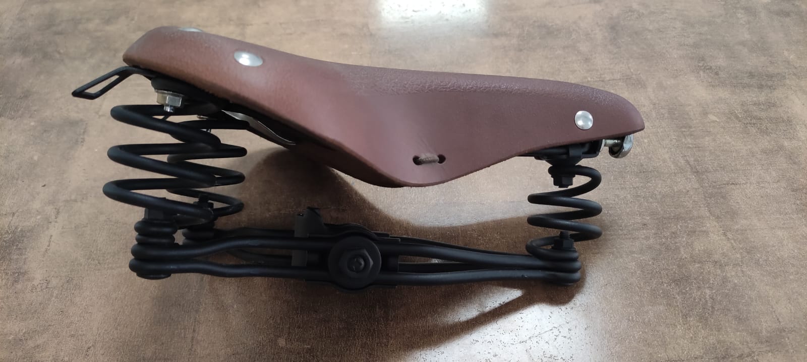 Sillin bicicleta clásico con muelles antiguo imitación cuero marrón - Imagen 2