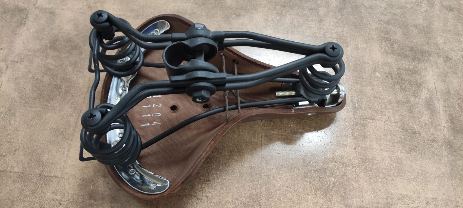 Sillin bicicleta clásico con muelles antiguo imitación cuero marrón - Imagen 3